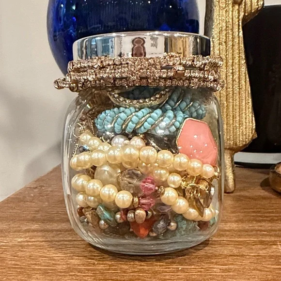 Little Mystery Jewelry Jar w/a big jar feeling - pink, pearls/blue silver&gold - Picture 2 of 5